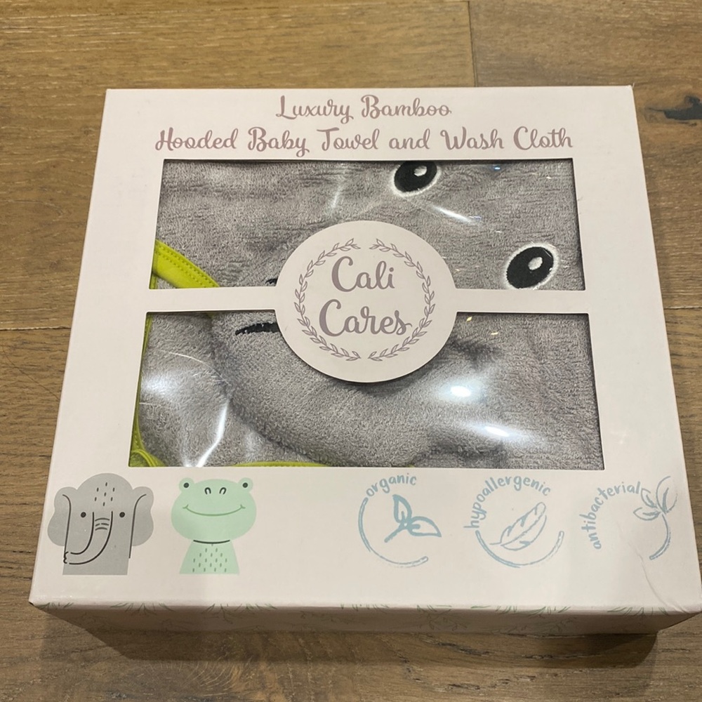 Baby Bamboo Towel and Wash Cloth Set — Perfect Baby Gift